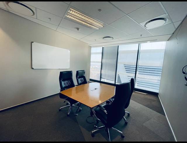 2,940M² OFFICE TO LET IN WATERFALL